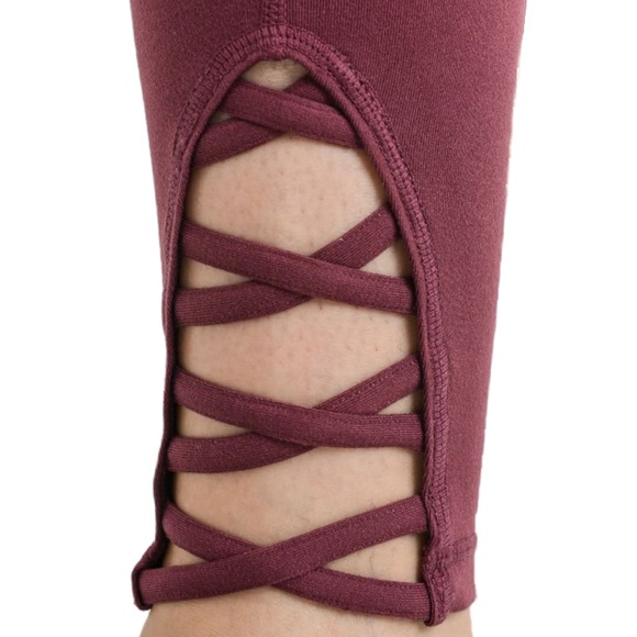 Yoga Cris Cros Leg Cutouts 7/8 Length Leggings 321 - Picture 4 of 4